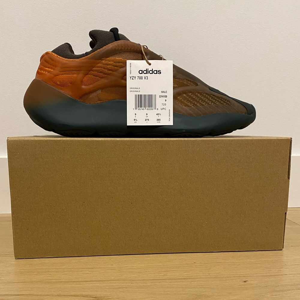 Yeezy 700 V3 Copper Fade - Size 9 1/2